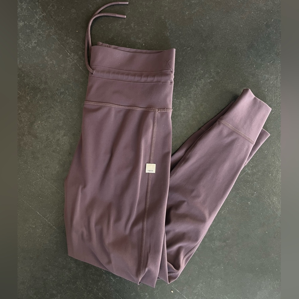 Vuori daily legging- plum